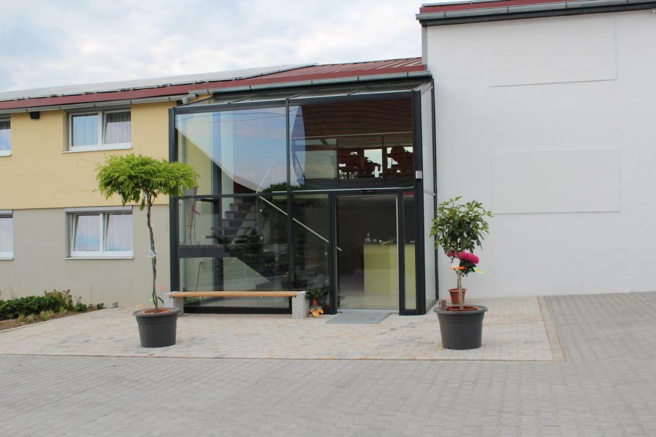 Helmers Gaestehaus Gempfing Exterior photo